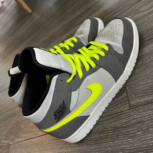 Jordan 1 Mid Grey Volt